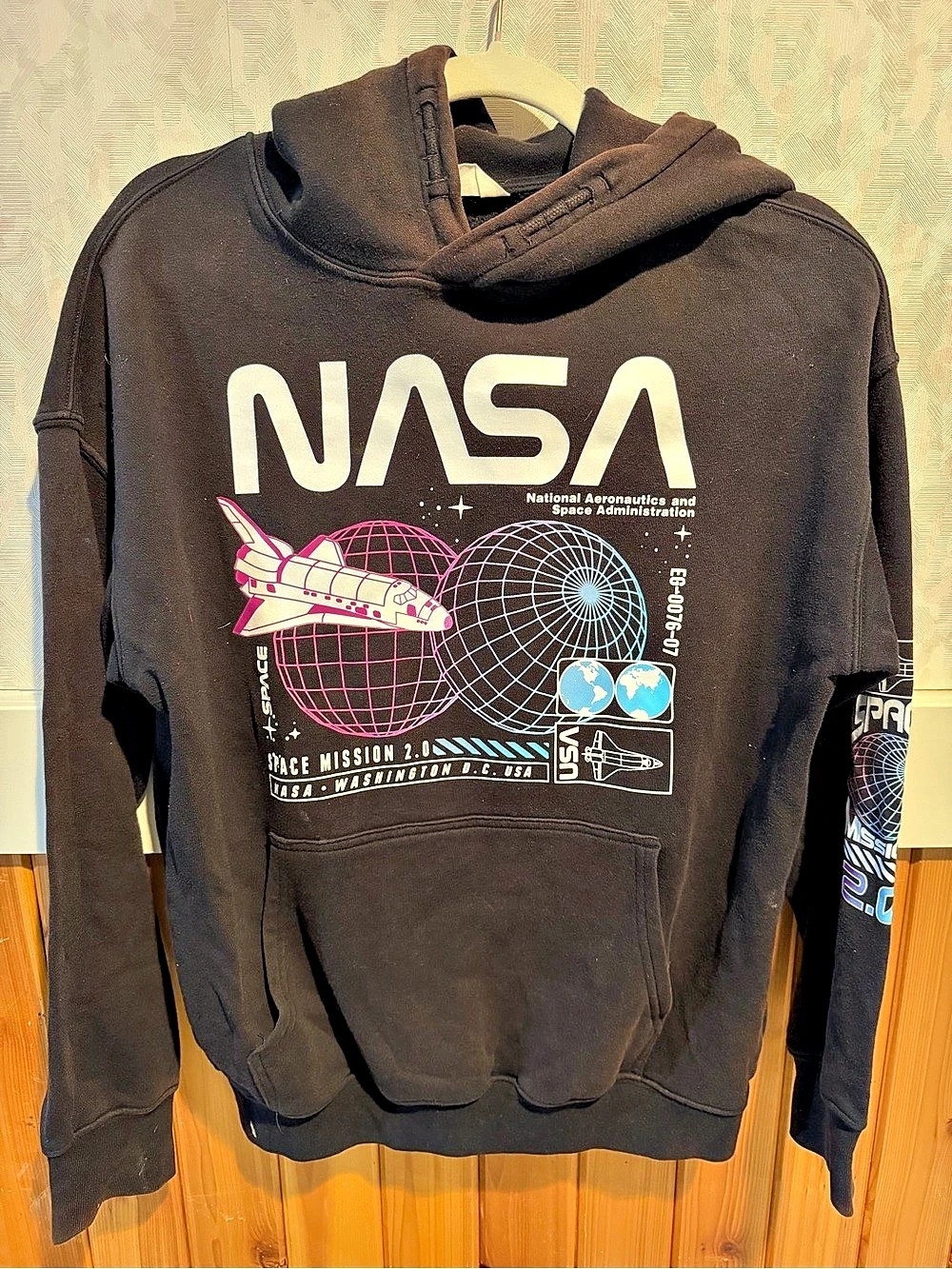 H&M NASA Space Mission 2.0 Hoodie in Black 12-14Y